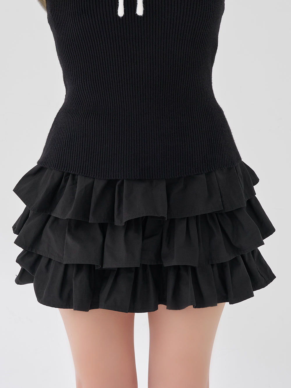 モデル：156cm（着用サイズ：FREE　着用カラー：BLK）