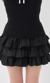 モデル：156cm（着用サイズ：FREE　着用カラー：BLK）