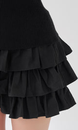 モデル：156cm（着用サイズ：FREE　着用カラー：BLK）