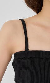 モデル：156cm（着用サイズ：FREE　着用カラー：BLK）