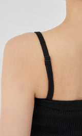 モデル：156cm（着用サイズ：FREE　着用カラー：BLK）