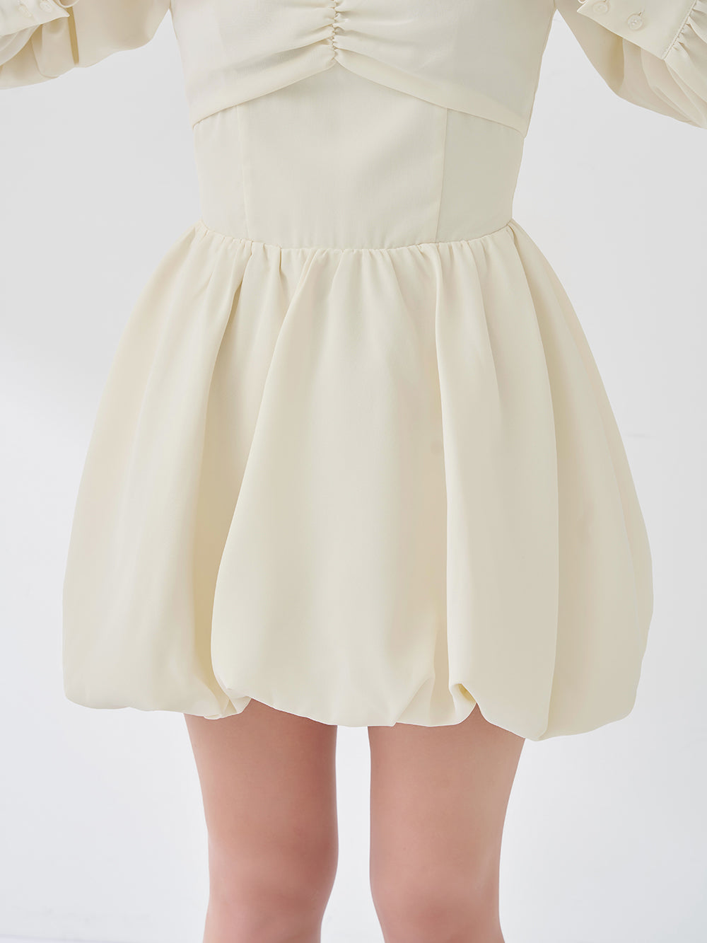 モデル：156cm（着用サイズ：FREE　着用カラー：IVO）