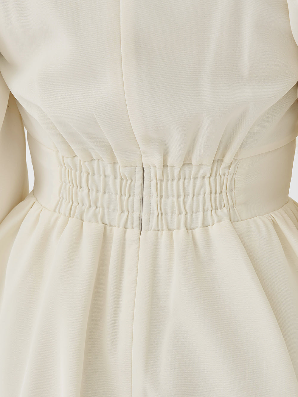 モデル：156cm（着用サイズ：FREE　着用カラー：IVO）