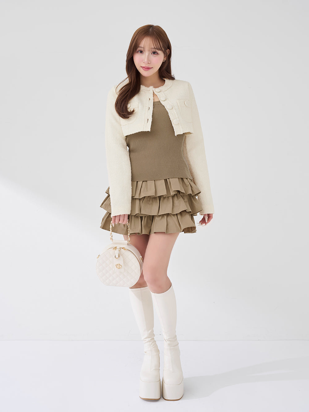 モデル：156cm（着用サイズ：FREE　着用カラー：IVO）