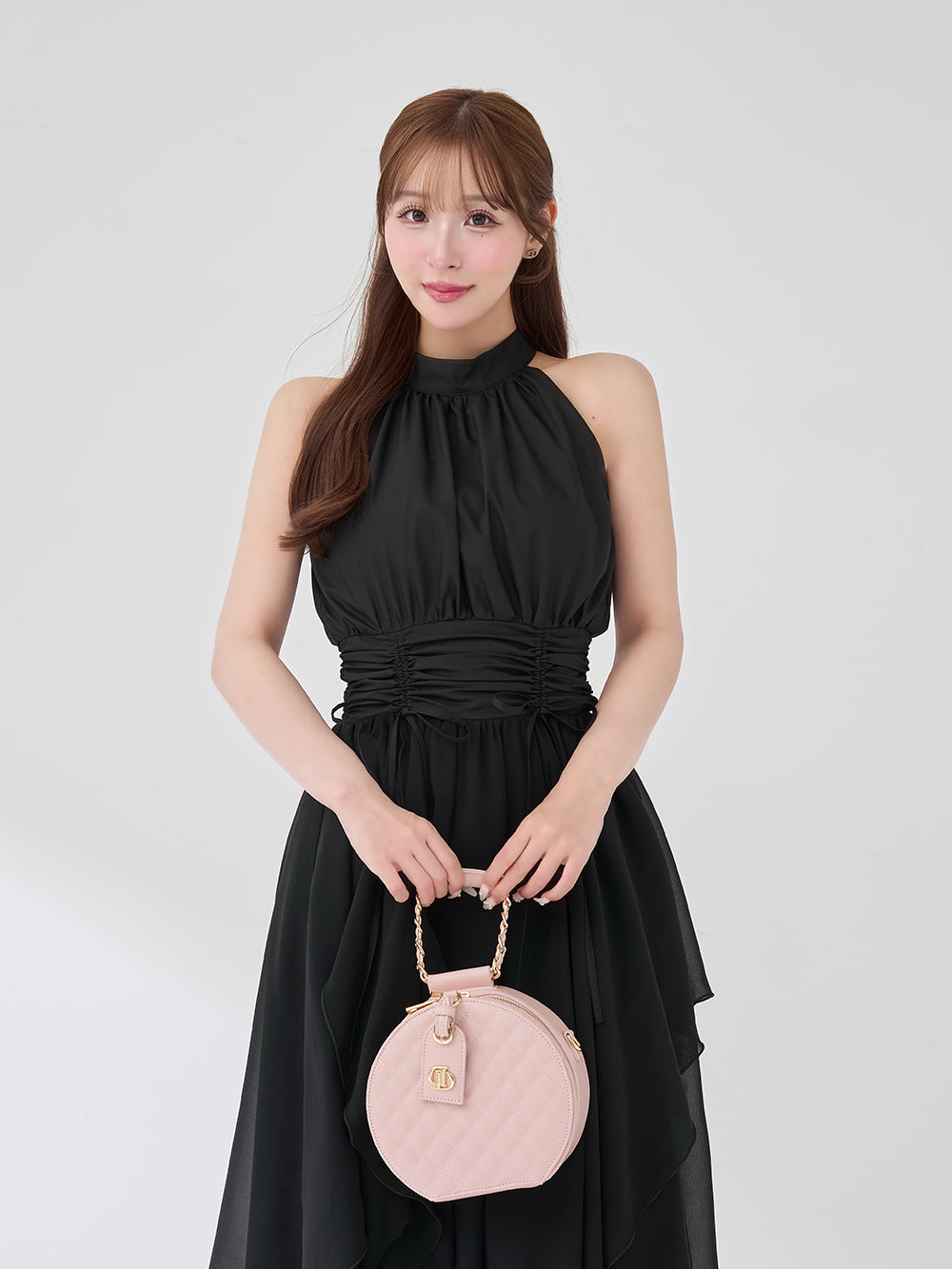 モデル：156cm（着用サイズ：FREE　着用カラー：BLK）