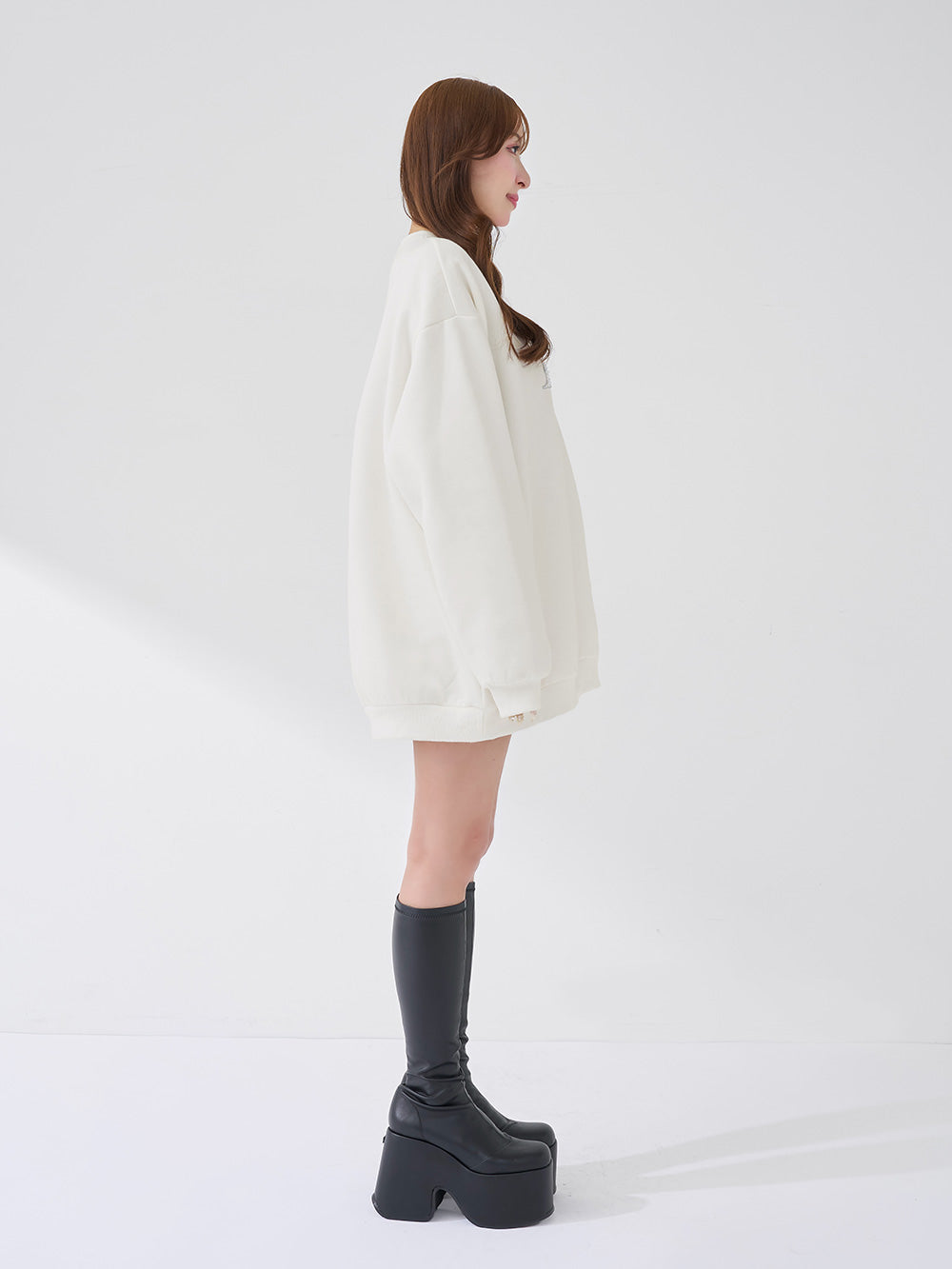 モデル：156cm（着用サイズ：FREE　着用カラー：WHT）