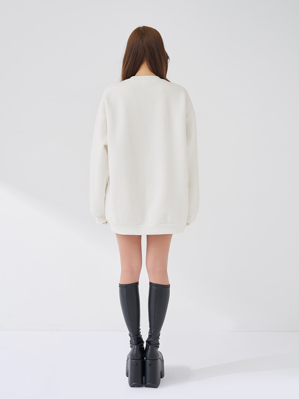 モデル：156cm（着用サイズ：FREE　着用カラー：WHT）