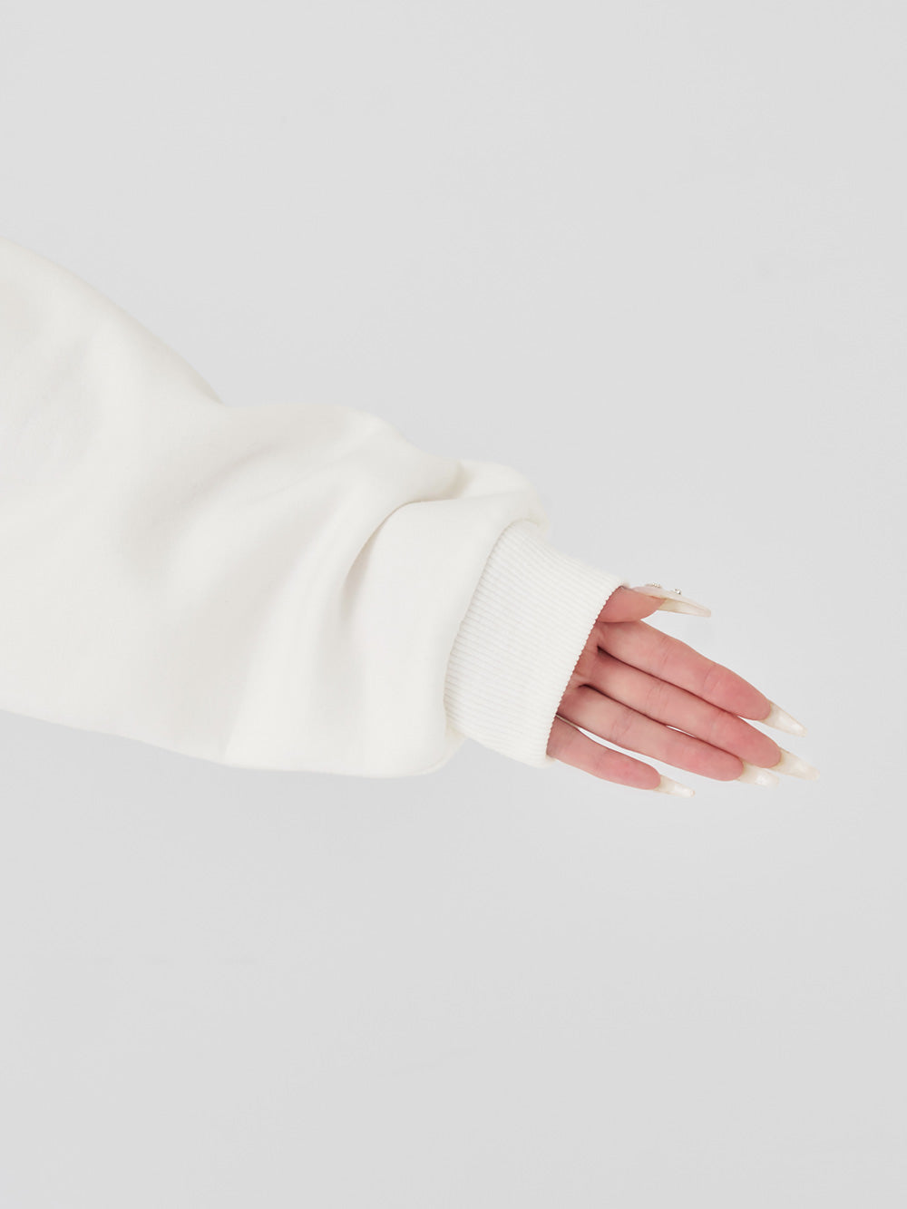 モデル：156cm（着用サイズ：FREE　着用カラー：WHT）