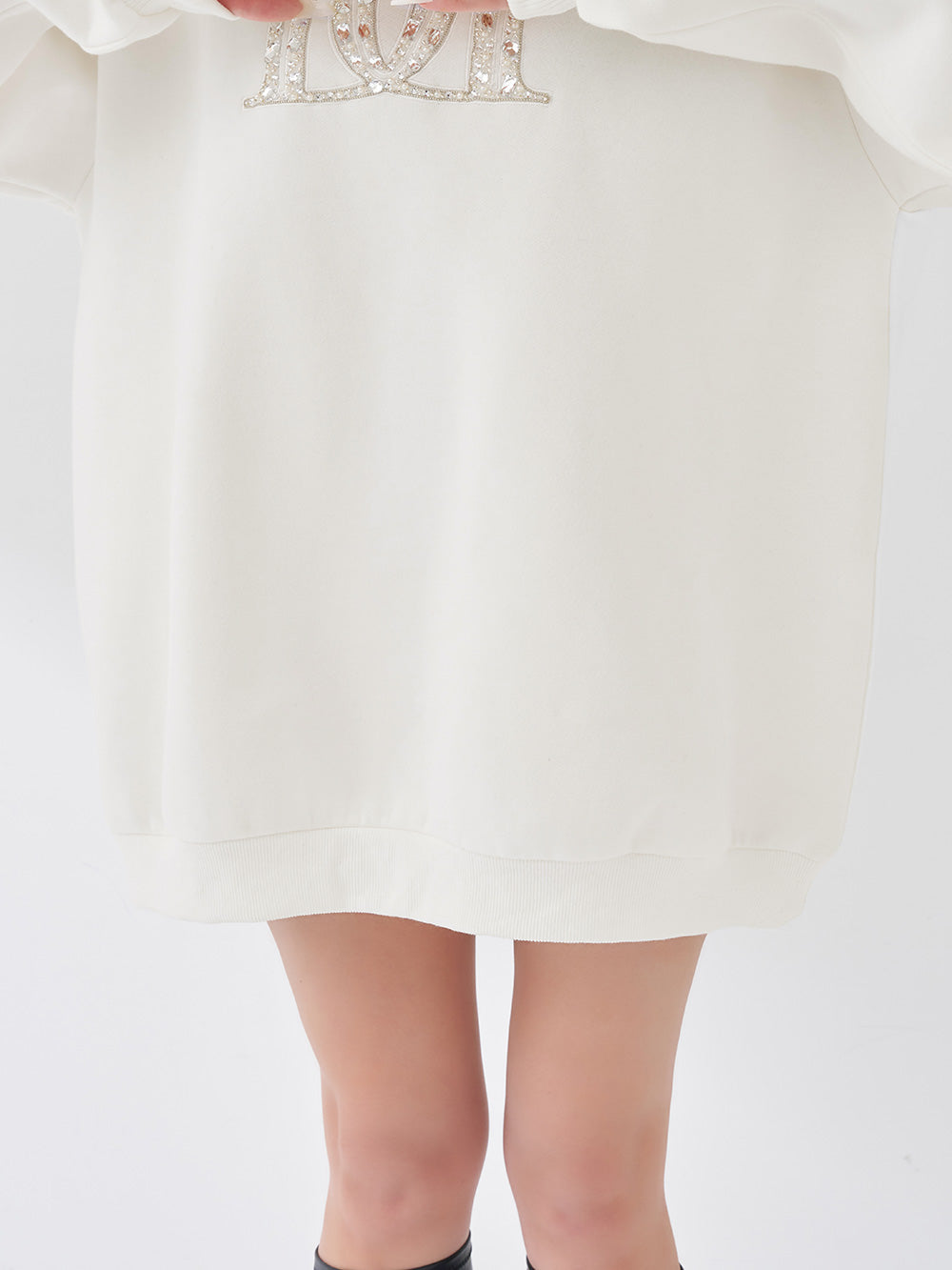 モデル：156cm（着用サイズ：FREE　着用カラー：WHT）