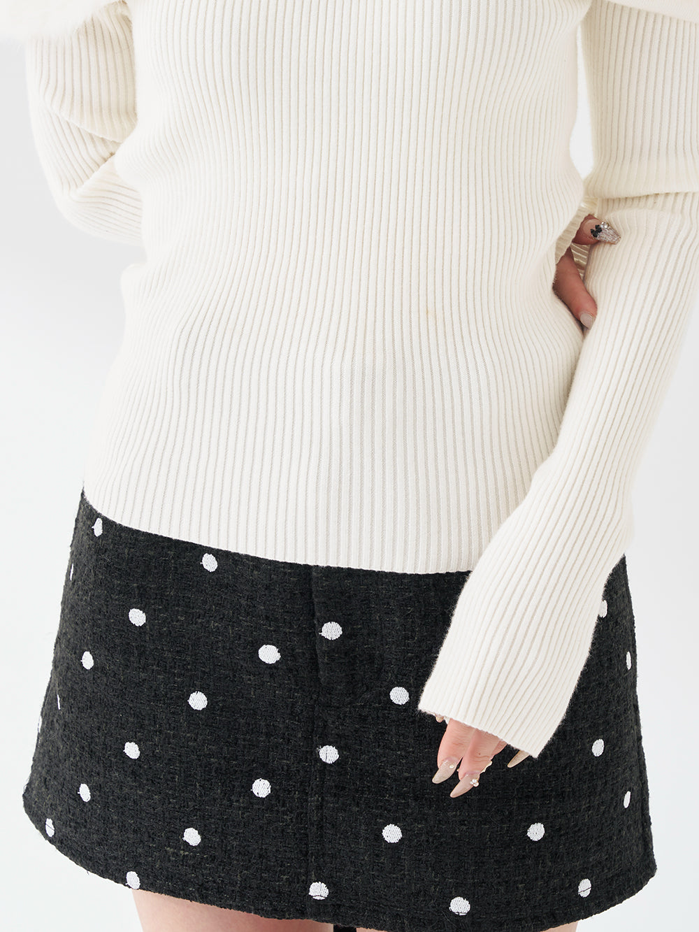 モデル：155cm（着用サイズ：FREE　着用カラー：WHT）