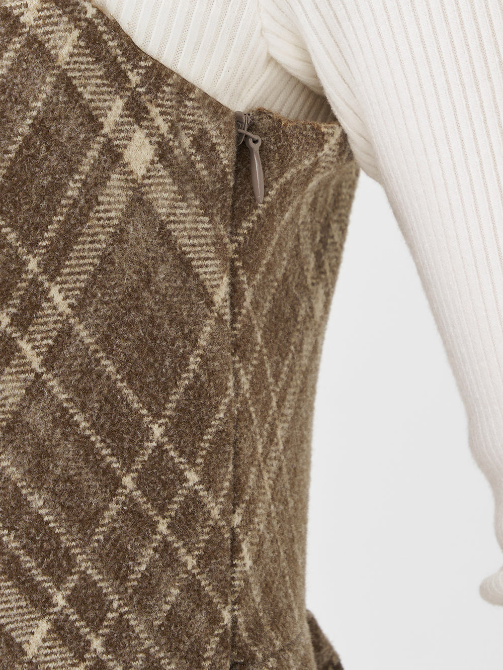 モデル：155cm（着用サイズ：FREE　着用カラー：MOC）