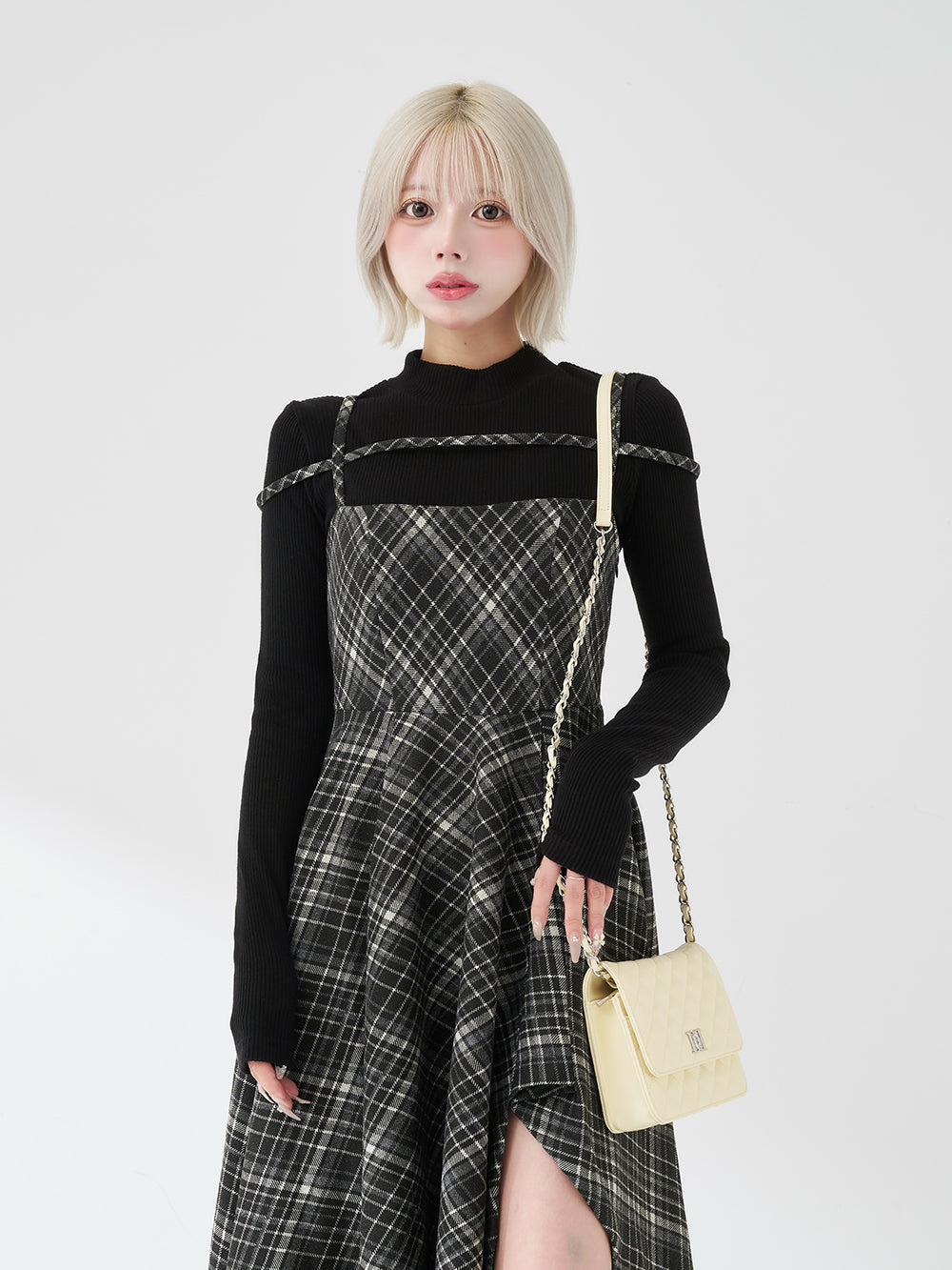 モデル：155cm（着用サイズ：FREE　着用カラー：BLK）