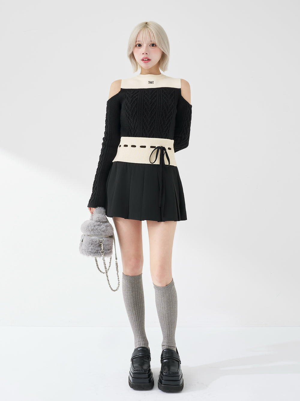 モデル：155m（着用サイズ：FREE　着用カラー：BLK）