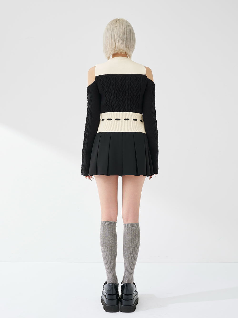 モデル：155m（着用サイズ：FREE　着用カラー：BLK）