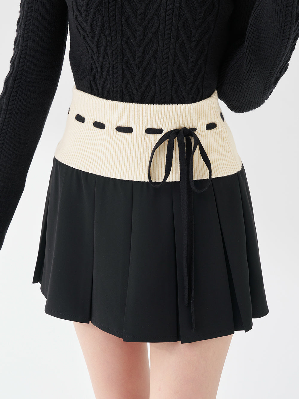 モデル：155m（着用サイズ：FREE　着用カラー：BLK）