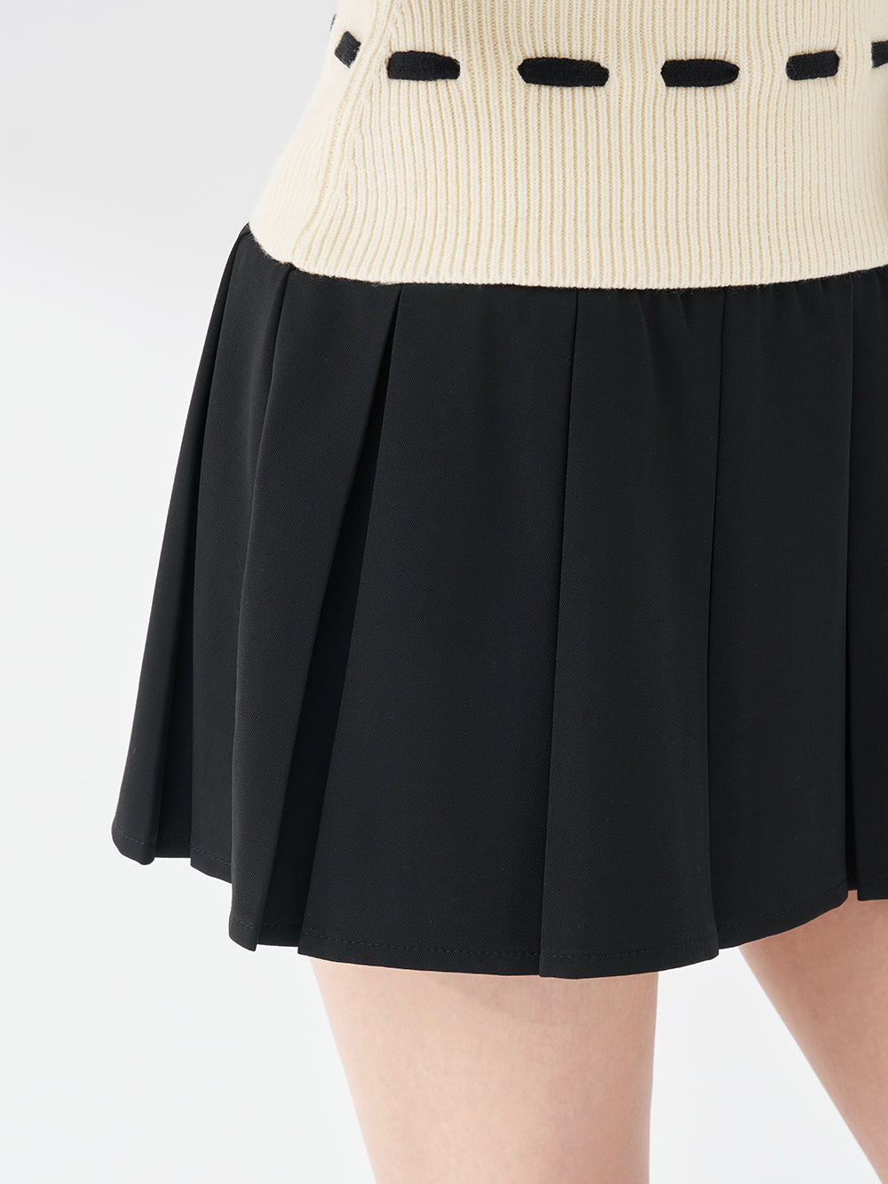 モデル：155m（着用サイズ：FREE　着用カラー：BLK）