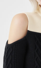 モデル：155m（着用サイズ：FREE　着用カラー：BLK）