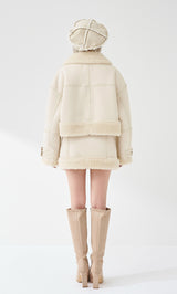 モデル：155cm（着用サイズ：S　着用カラー：IVO）