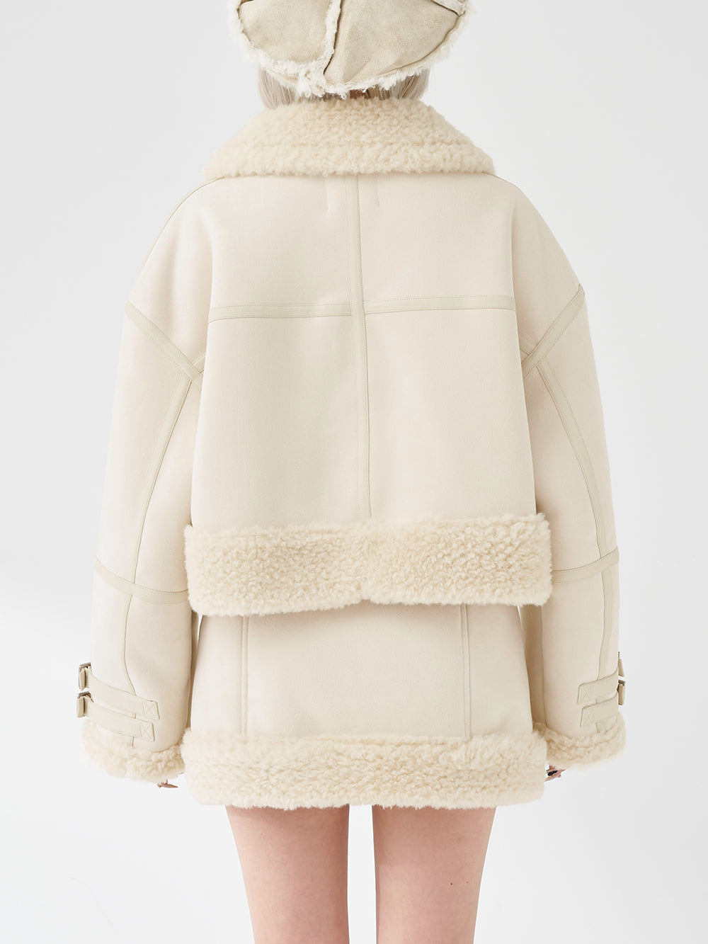 モデル：155cm（着用サイズ：S　着用カラー：IVO）