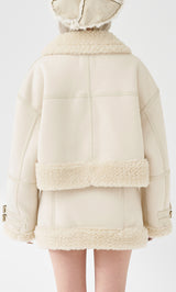 モデル：155cm（着用サイズ：S　着用カラー：IVO）