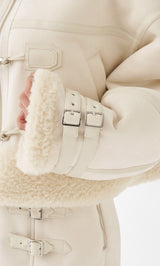 モデル：155cm（着用サイズ：S　着用カラー：IVO）