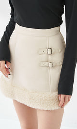 モデル：155cm（着用サイズ：S　着用カラー：IVO）