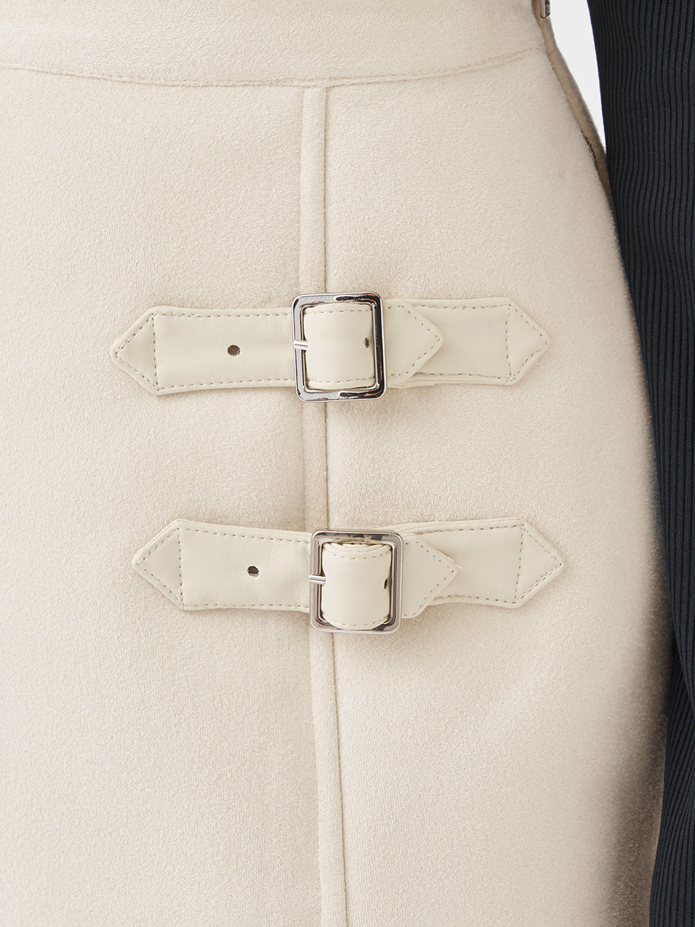 モデル：155cm（着用サイズ：S　着用カラー：IVO）