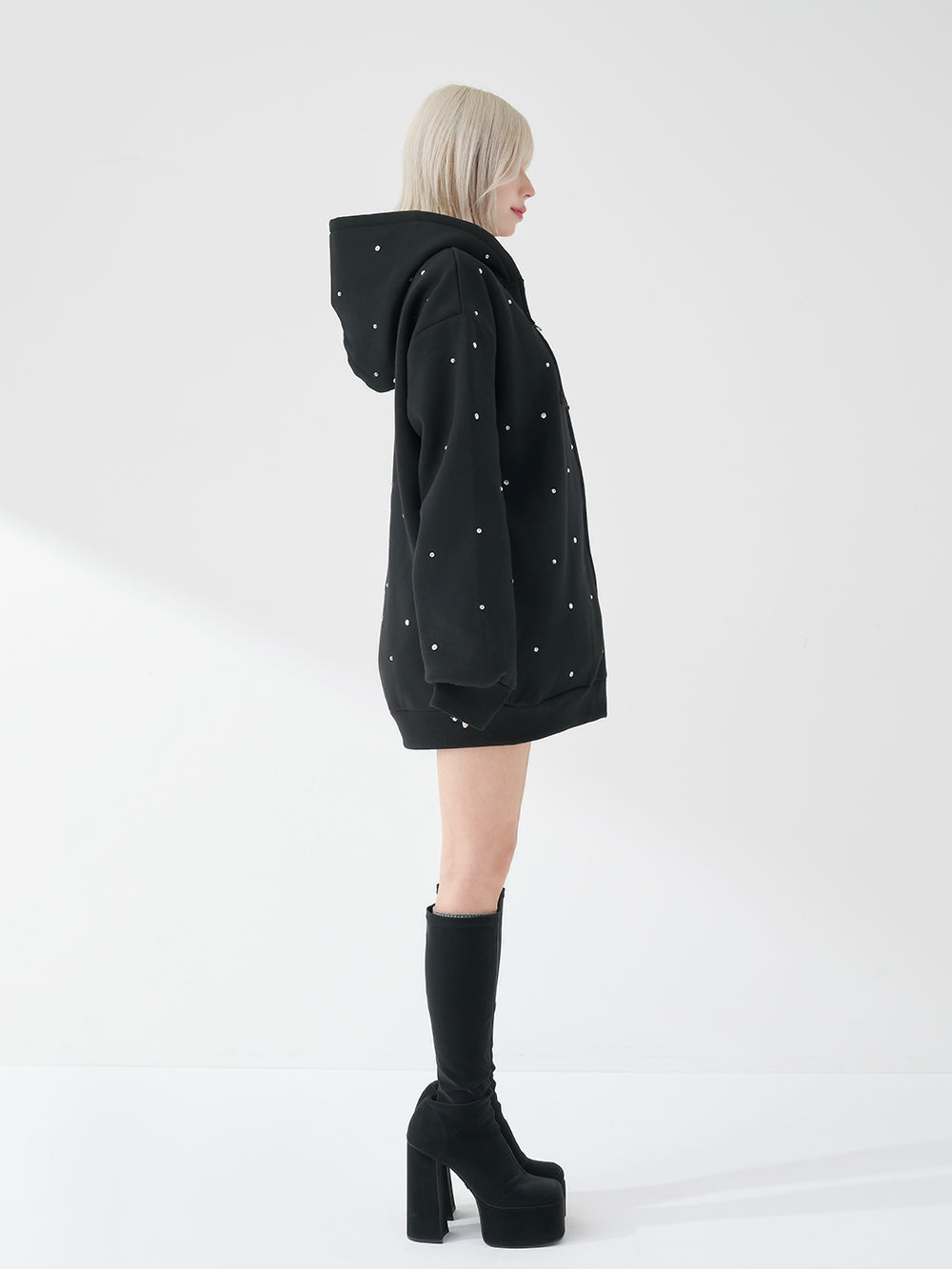 モデル：155cm（着用サイズ：FREE　着用カラー：BLK）