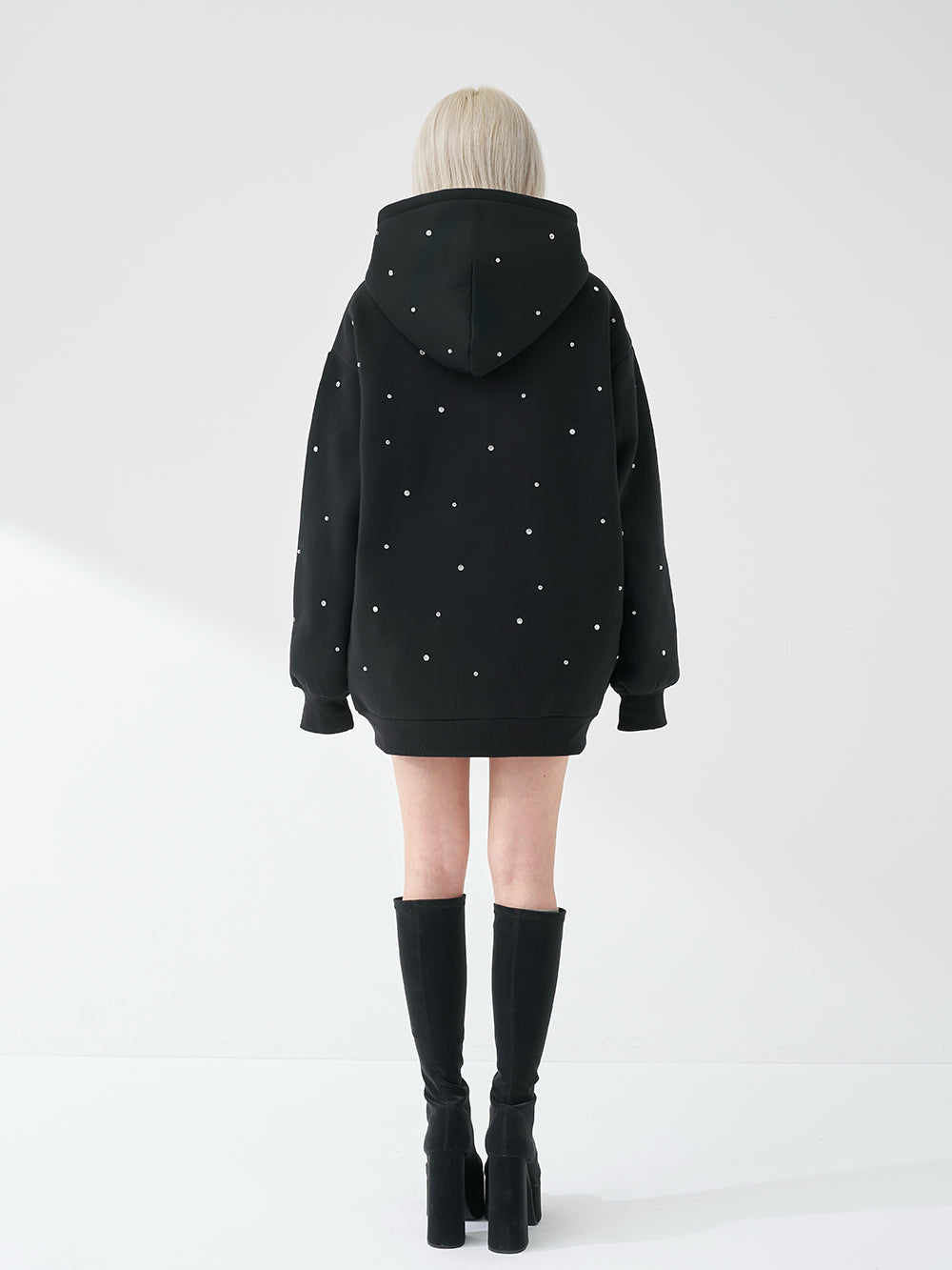 モデル：155cm（着用サイズ：FREE　着用カラー：BLK）