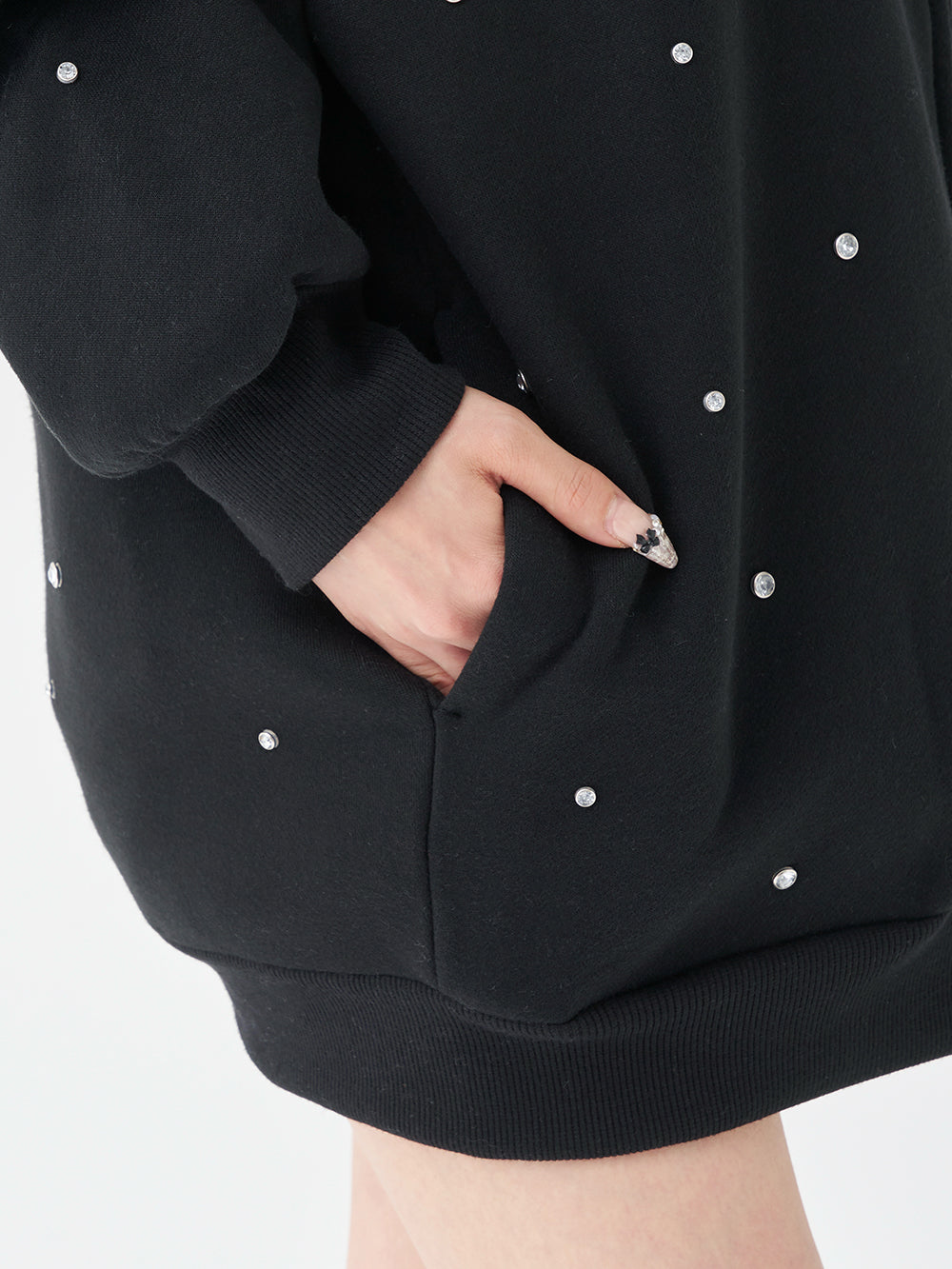 モデル：155cm（着用サイズ：FREE　着用カラー：BLK）