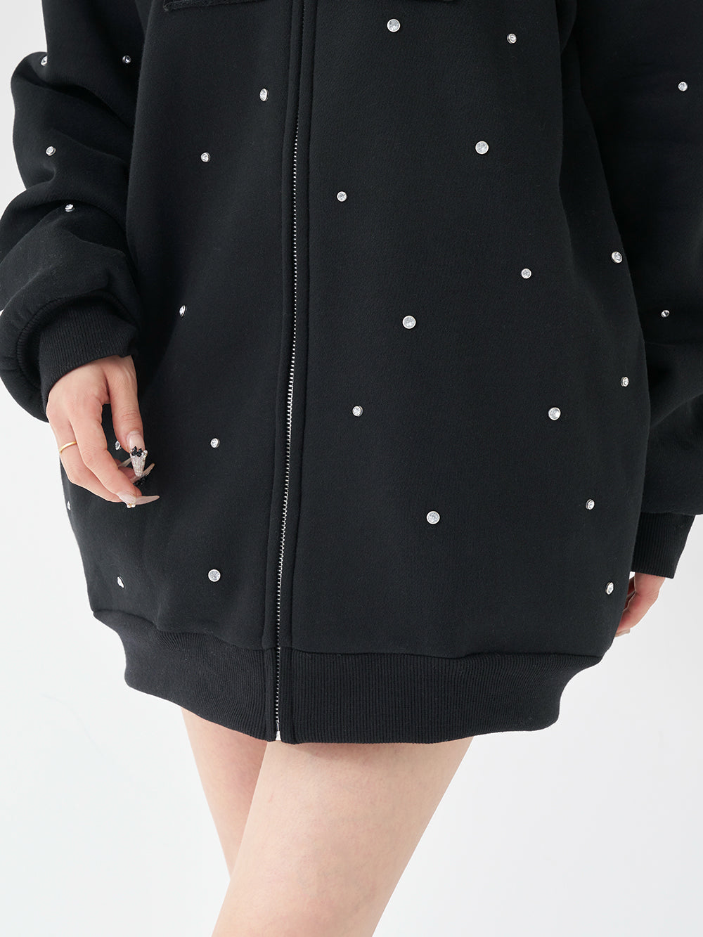 モデル：155cm（着用サイズ：FREE　着用カラー：BLK）