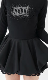 モデル：155cm（着用サイズ：FREE　着用カラー：BLK）