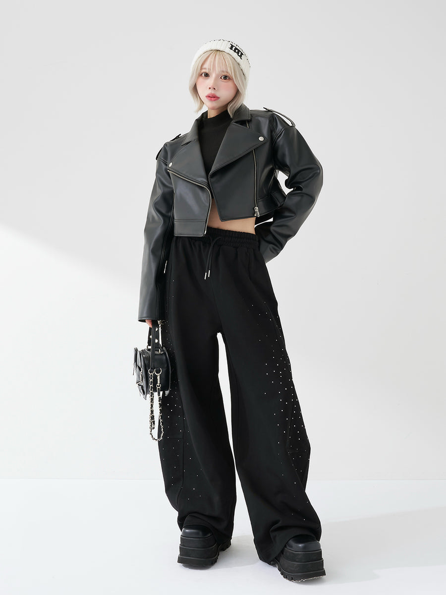 モデル：155cm（着用サイズ：FREE　着用カラー：BLK）