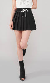 モデル：155cm（着用サイズ：FREE　着用カラー：BLK）