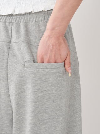 モデル：155cm（着用サイズ：FREE　着用カラー：GRY）