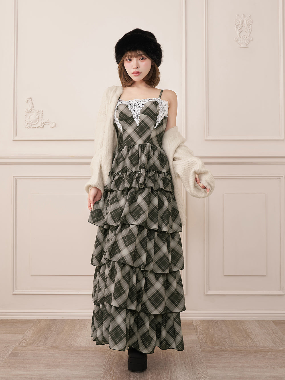 モデル：158cm（着用サイズ：FREE　着用カラー：IVO）