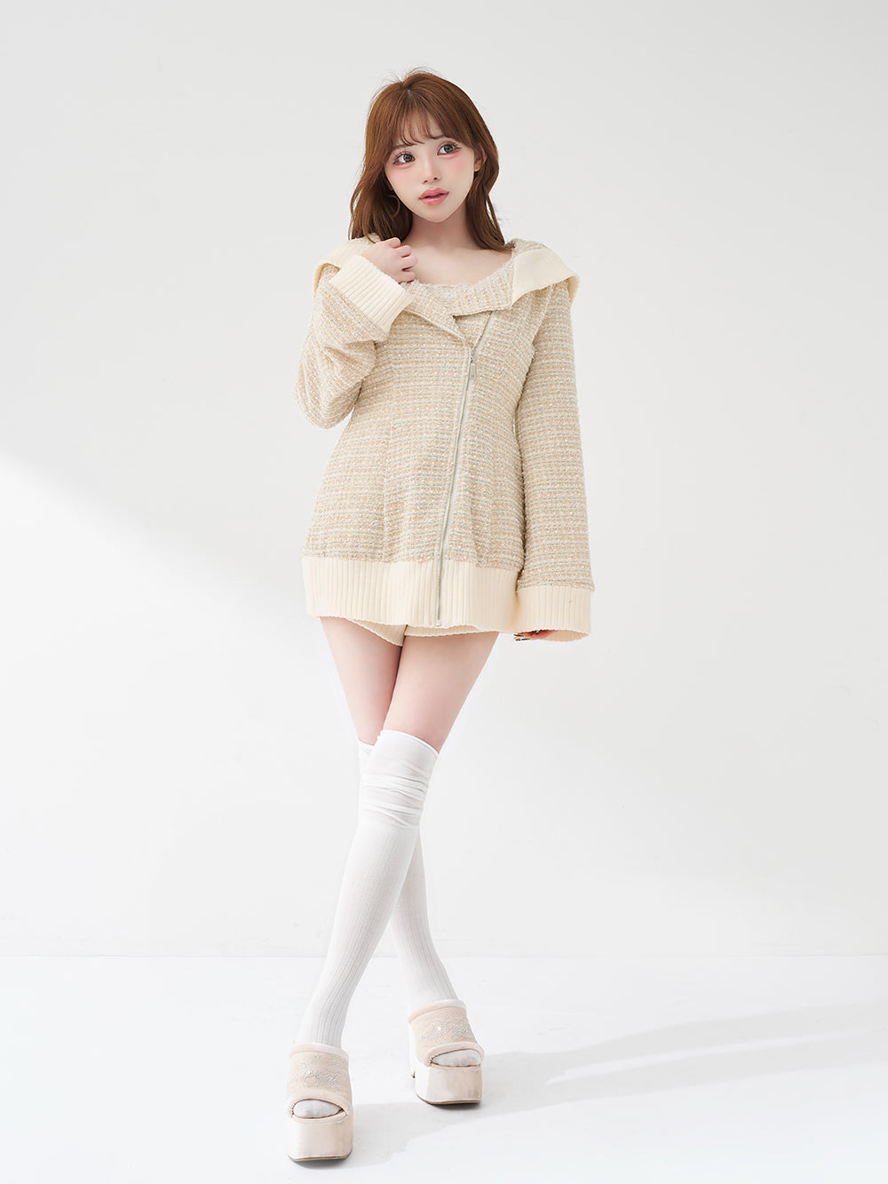 モデル：158cm（着用サイズ：FREE　着用カラー：IVO）