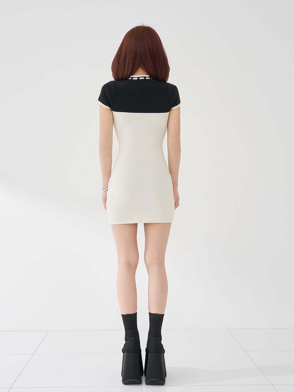 モデル：158cm（着用サイズ：FREE　着用カラー：BLK）