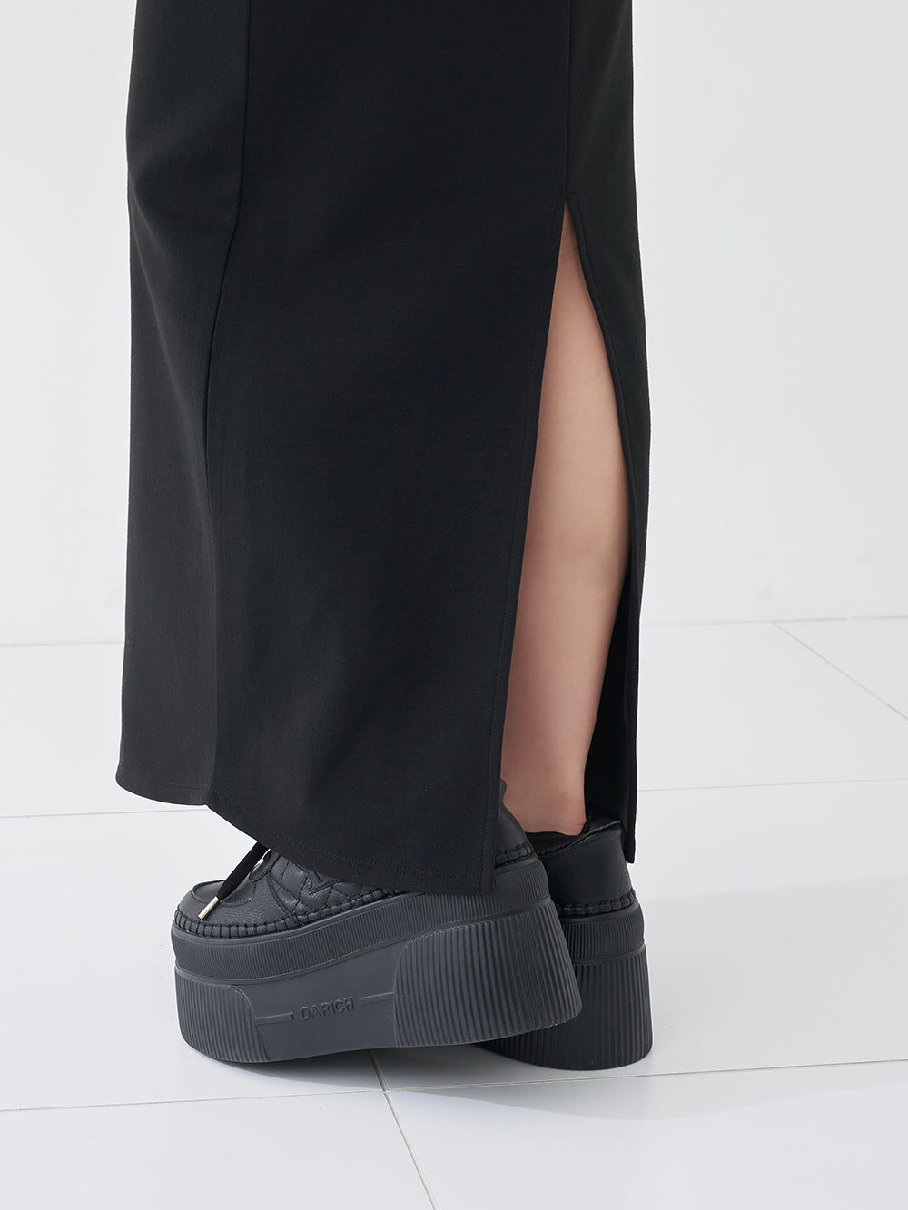 モデル：158cm（着用サイズ：FREE　着用カラー：BLK）