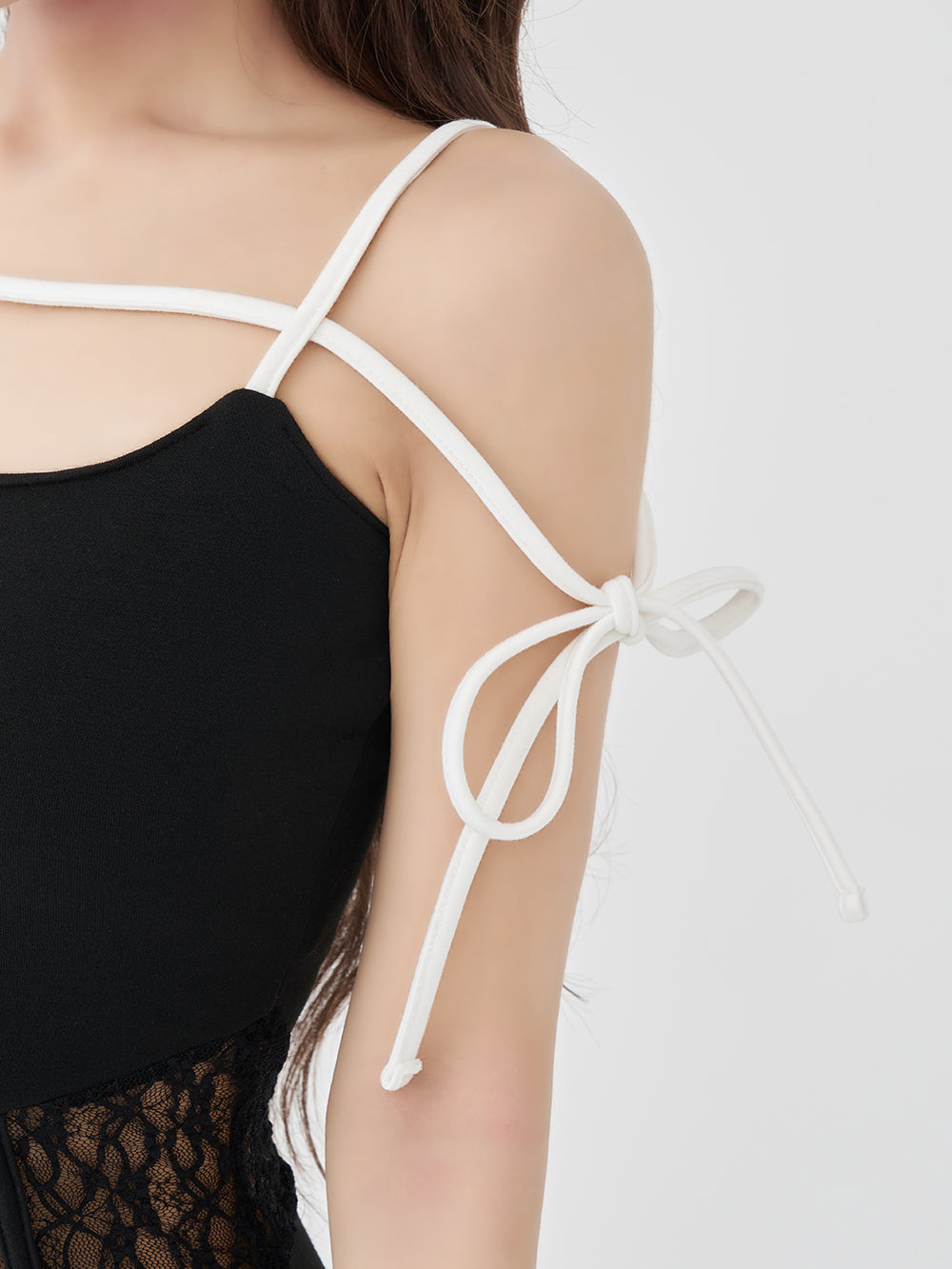 モデル：158cm（着用サイズ：FREE　着用カラー：BLK）