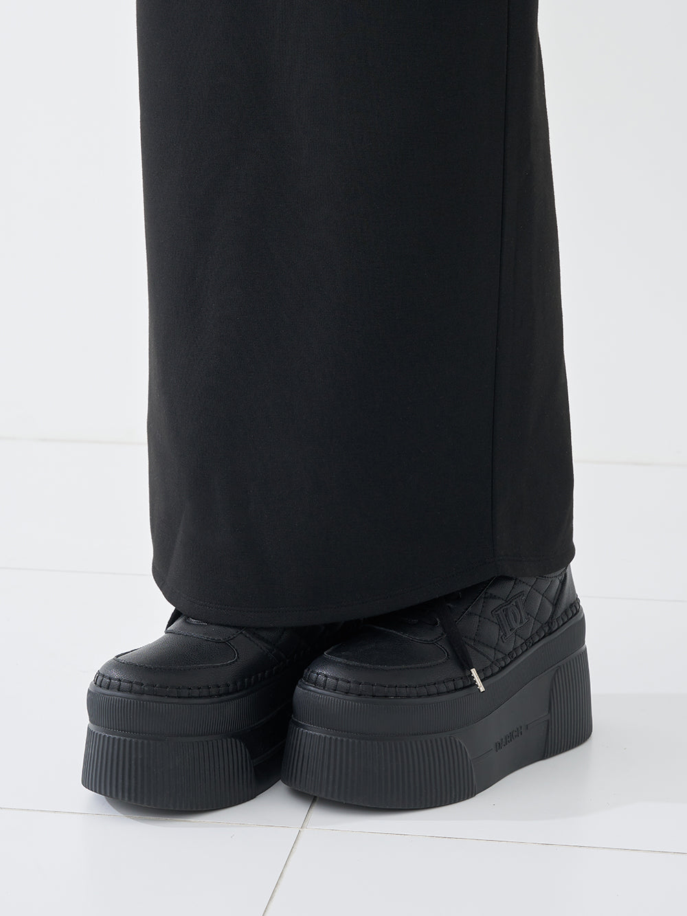 モデル：158cm（着用サイズ：FREE　着用カラー：BLK）