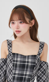 モデル：158cm（着用サイズ：FREE　着用カラー：BLK）
