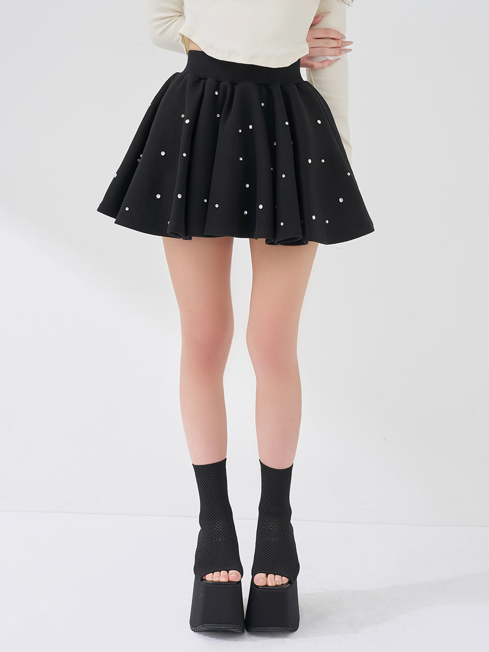 モデル：158cm（着用サイズ：FREE　着用カラー：BLK）
