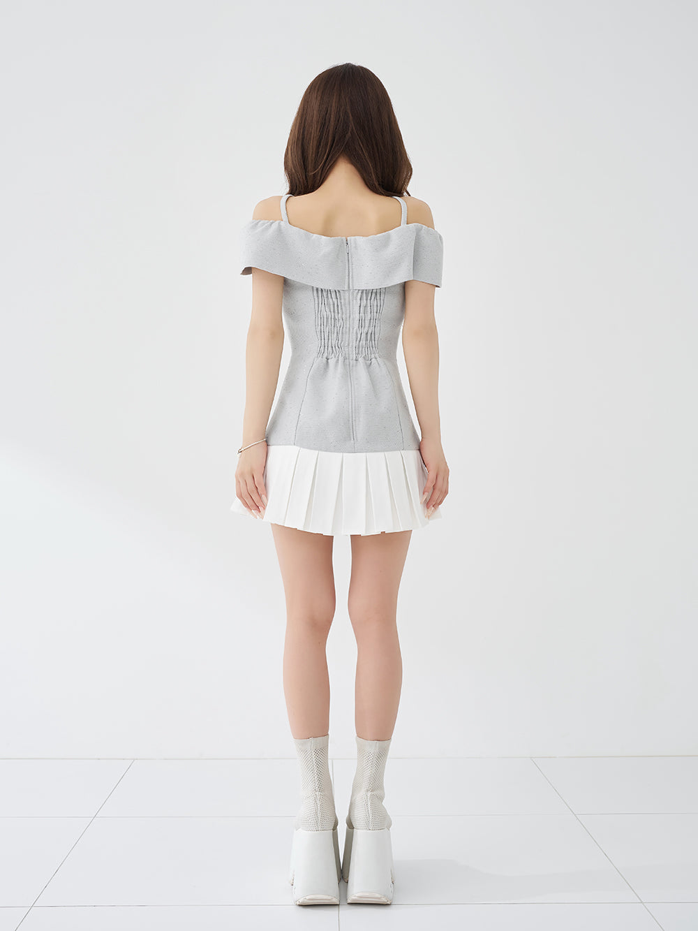 モデル：158cm（着用サイズ：FREE　着用カラー：GRY）