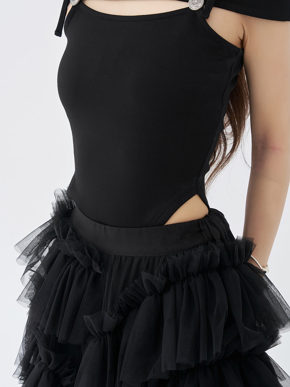 モデル：158cm（着用サイズ：FREE　着用カラー：BLK）