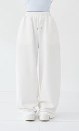 モデル：158cm（着用サイズ：FREE　着用カラー：WHT）