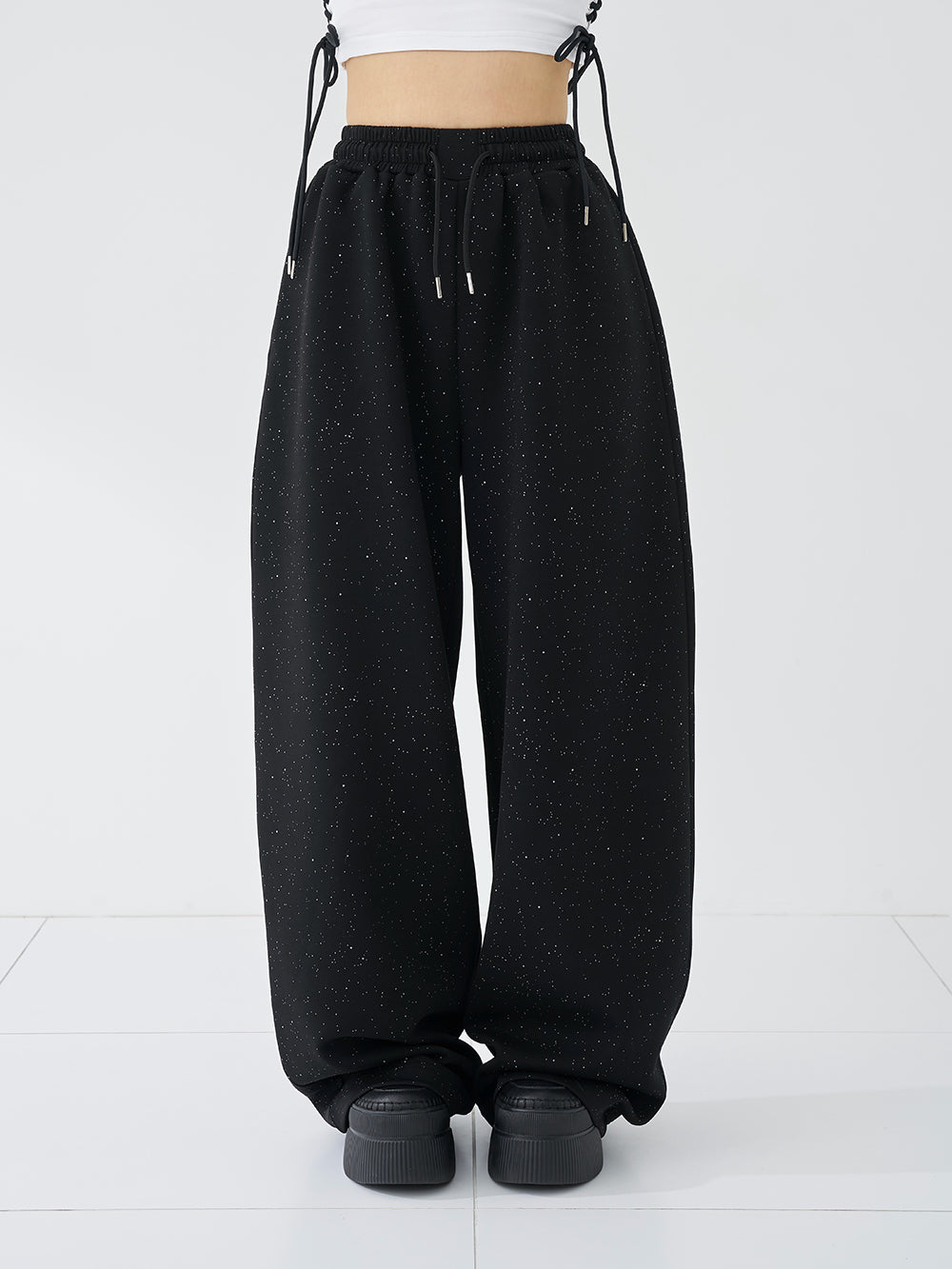 モデル：158cm（着用サイズ：FREE　着用カラー：BLK）