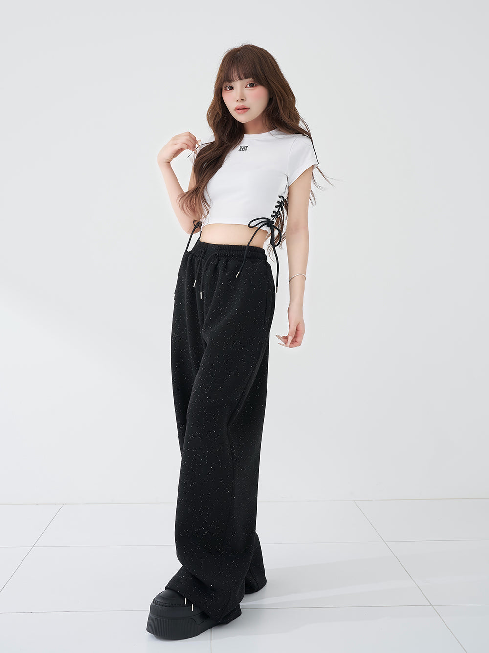 モデル：158cm（着用サイズ：FREE　着用カラー：BLK）