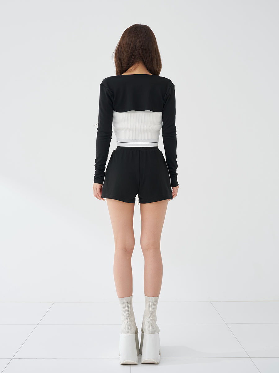 モデル：158cm（着用サイズ：FREE　着用カラー：BLK）