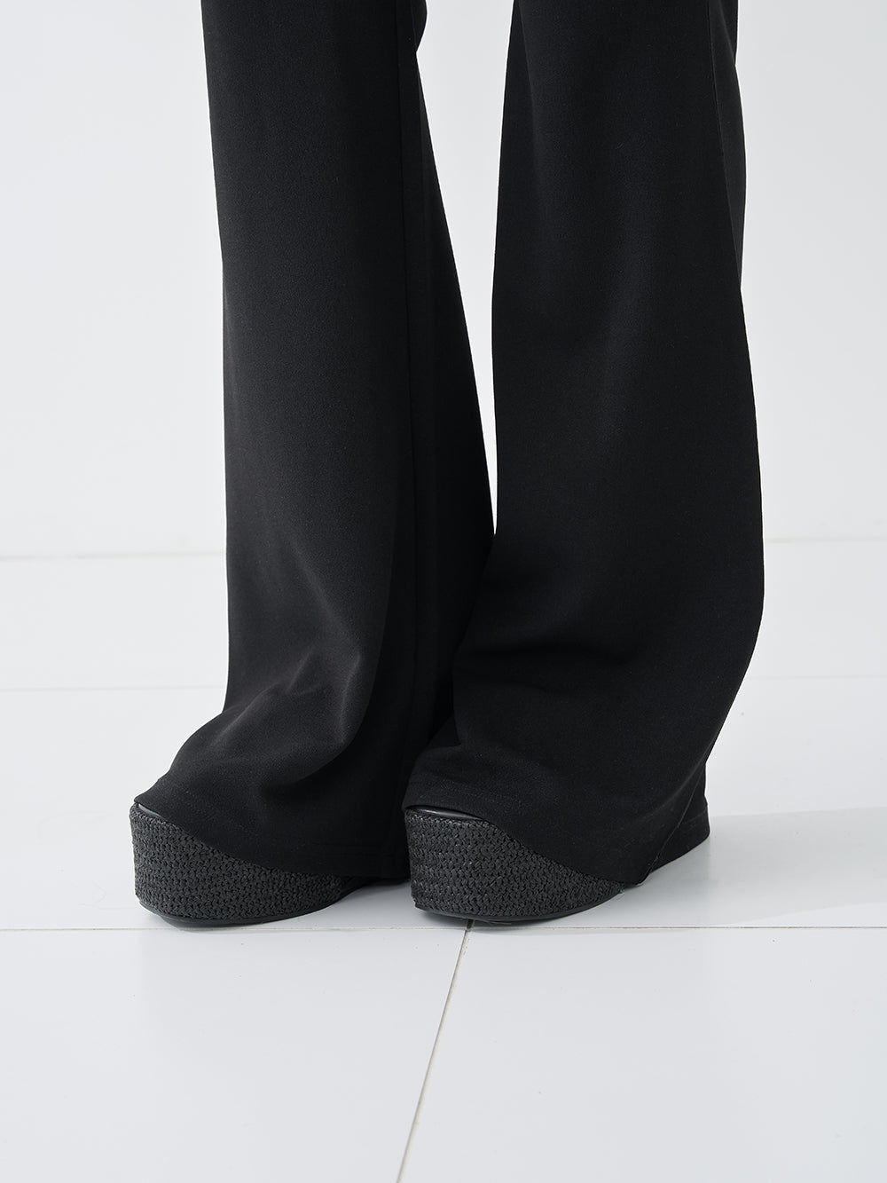 モデル：158cm（着用サイズ：FREE　着用カラー：BLK）